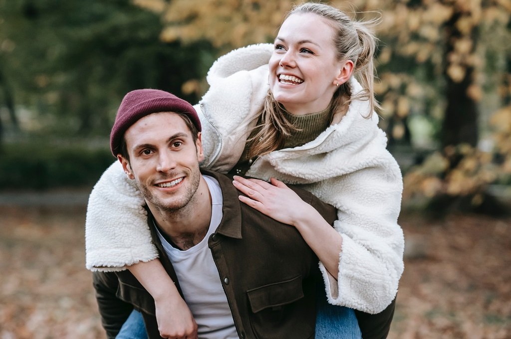 5 Ways to Recognize Healthy Love | MatchScams 2022