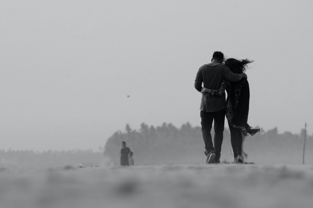 Using an Online Dating Coach to Find Love, Happiness